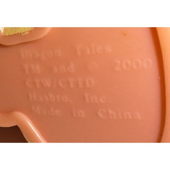 Dragon Tails PBS Hasbro Cassie with lunchbox PVC Figure 2.75" - Picture 7 of 7